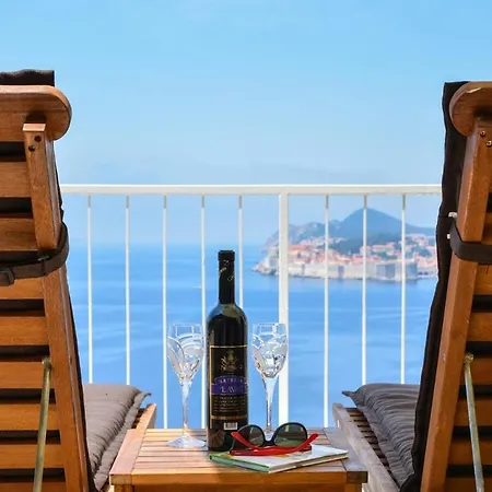 Πανσιόν And Sveti Jakov
